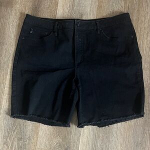 Classic Seven7 Ladies Black Denim Shorts, Like New, Size 16